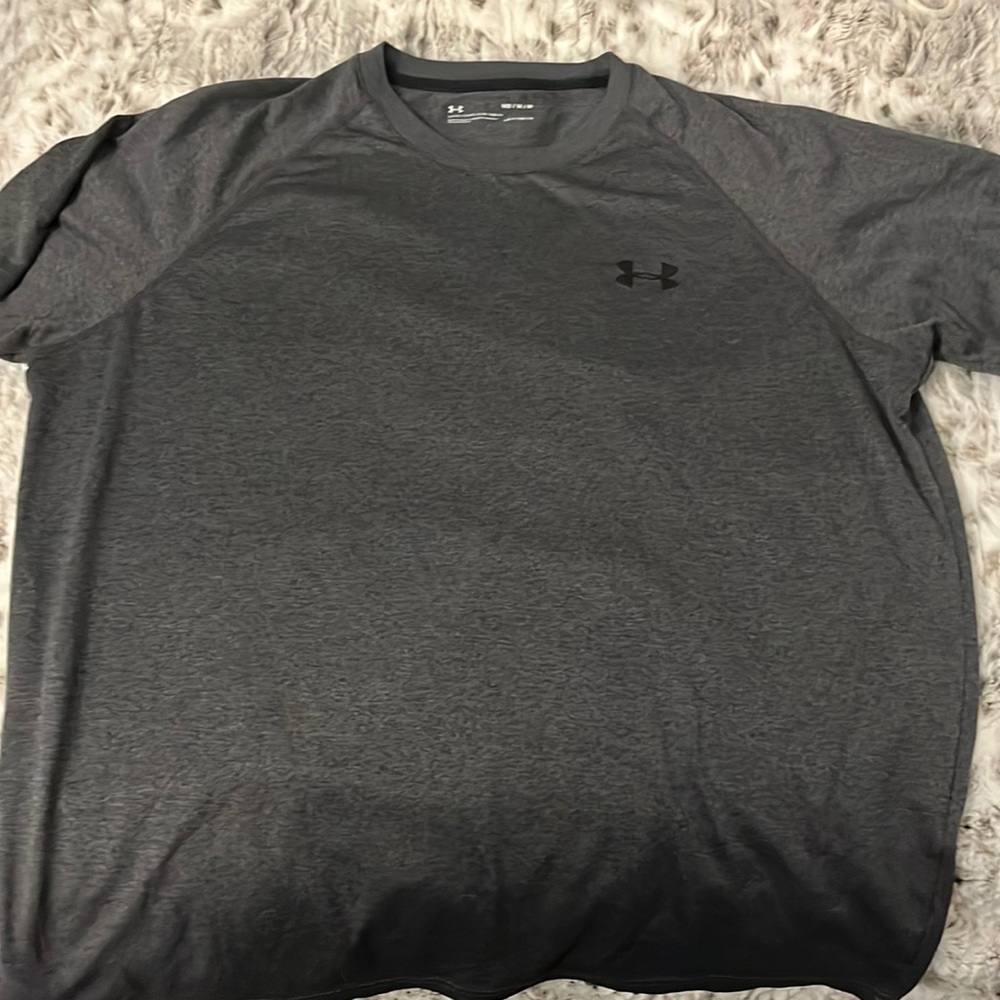 Men’s Medium Under Armour Dry Fit T-Shirt
